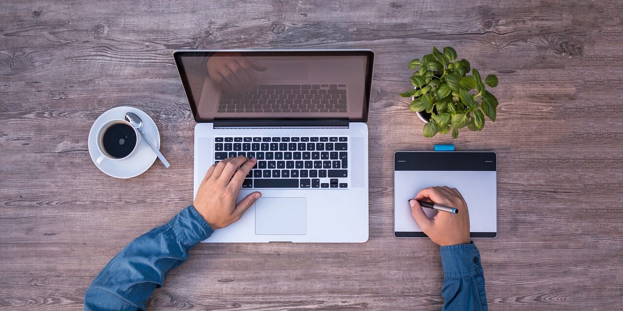 Webdesign Trends 2026 - Modernes Laptop Workspace