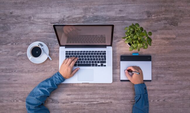 Webdesign Trends 2026 – Laptop Workspace Webdesign Trends 2026 - Modernes Laptop Workspace