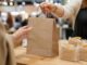 Kraftpapiertasche und Seifen als nachhaltige Werbeartikel am Messestand